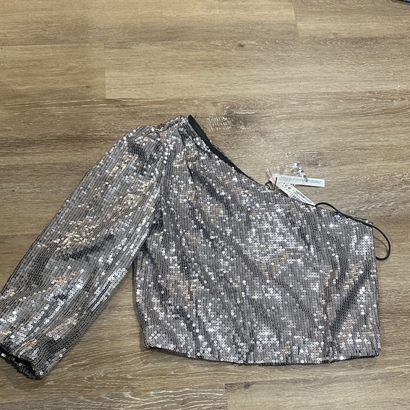 Alice + Olivia Tops - Alice + Olivia Silver Sequin One-Shoulder Blouse
